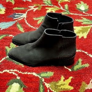 Ankle boots Donald/Pliner boots.